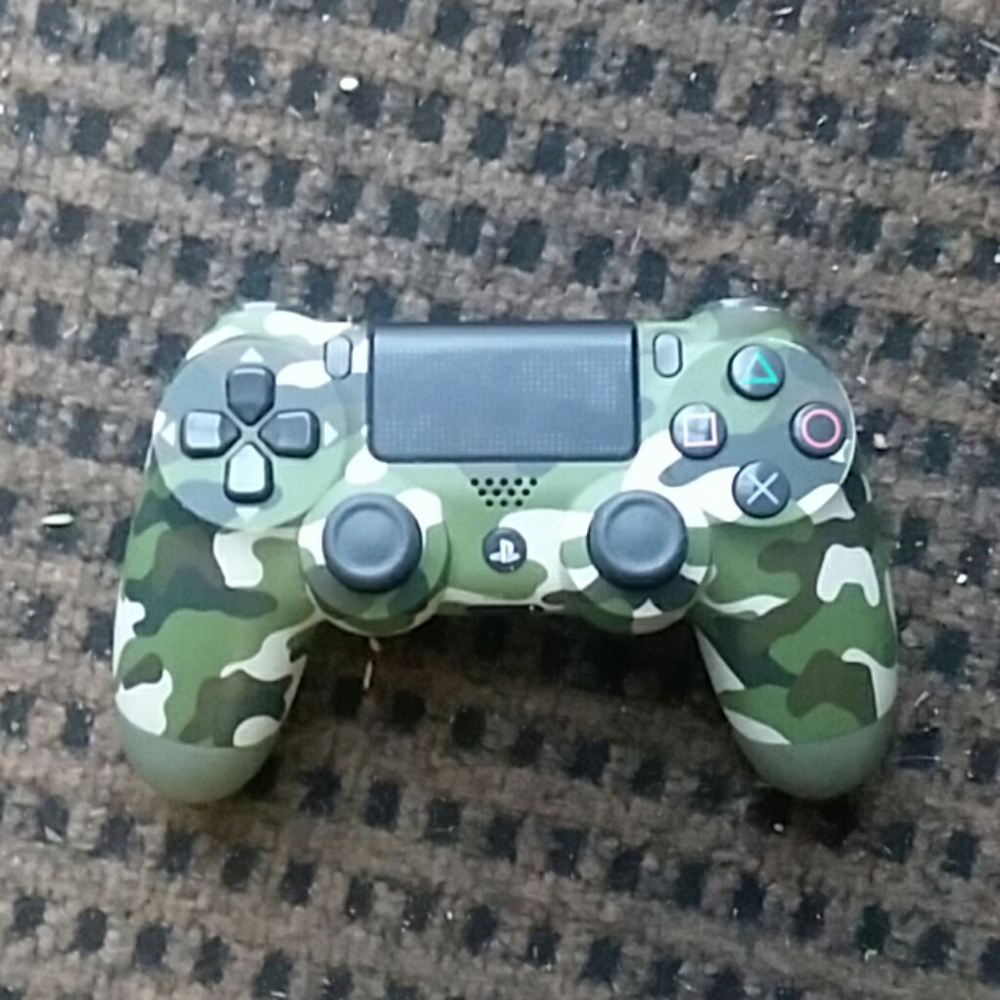 Ps4 controller - Picture 1 of 1